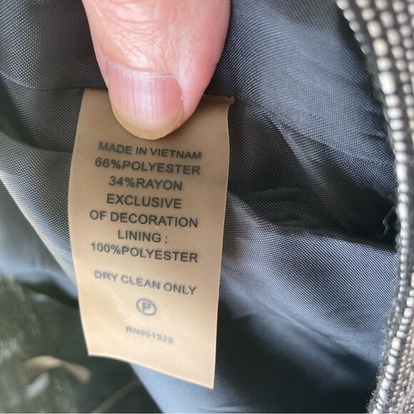 Vince Camuto women’s shirt black and white with cute black edging size 6! ECU! - Picture 5 of 7